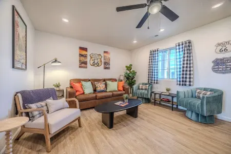 Adventure on Historic Route 66! Brand new renovation!