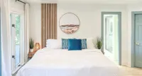 Waterfront, Stunning Views + Pool + Kayaks! Pet Friendly!