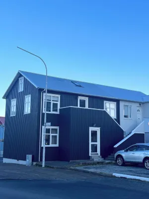 Ray of Sunshine Hafnargata Hotel a 