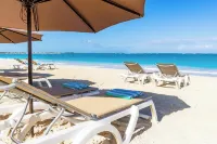 Seascape Grace Bay Hotel & Townhome Villas - Beach