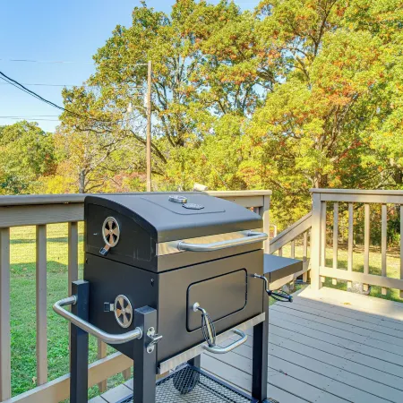 3 Mi to Lake: House w/ Fire Pit in Mountain Home!