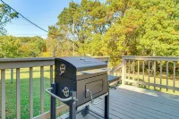 3 Mi to Lake: House w/ Fire Pit in Mountain Home! - 3-Star