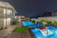 Kontena Hotel - Pools
