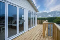 Oakland Lodge - 2 Bedroom Lodge - Wisemans Bridge