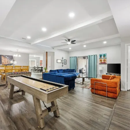 Luxury Escape - Pool, Hot Tub, Arcade, Games, BBQ & Outdoor Lounge!