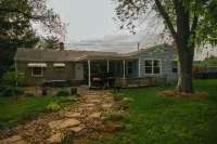 Lakehouse HOT TUB 8 Miles TO Downtown ON 60 Acres