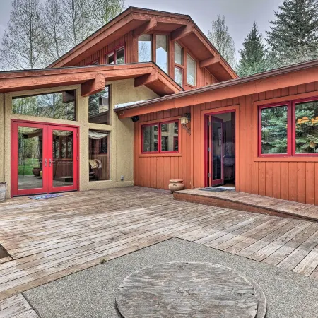 Luxe Sun Valley Retreat w/ Hot Tub, 3 Mi to Resort