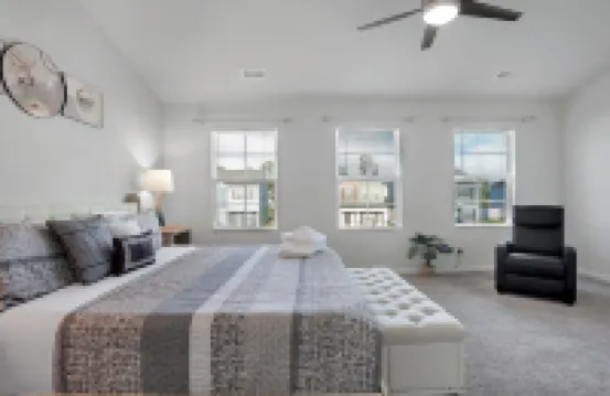 Spacious 5-bedroom house in charming Port Wentworth with WiFi and fitness room