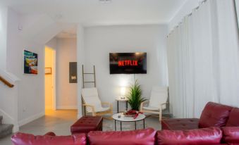 Townhome- 4Bd - Close To Parks Shops