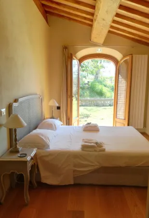 Tuscan country house with enchanting view and swimming pool