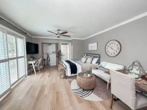Private Entry Elegant Quiet Safe Cozy Studio Suite
