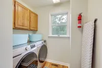 Pennington Home w/ Deck ~ 9 Mi to Princeton! - 3-نجوم