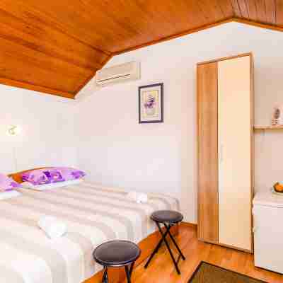 Apartments & Rooms Mihajica- Standard Double or Twin Room with Balcony and Sea View Rooms