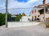 Spacious Apartment in Markoci - Bintang 2