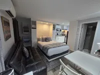 Cozy Clearwater Beach Studio-Steps to Sand- Free Parking