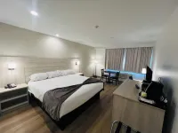 Pinewood Motor Inn Hotels in Baldwin