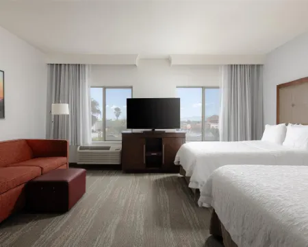 ハンプトン イン & スイーツ パームデール パームデールのホテル