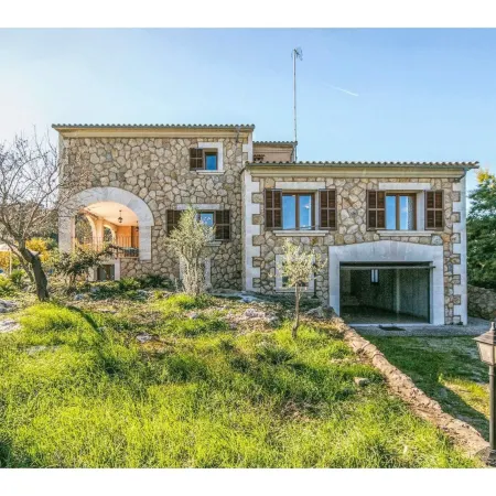 Country House in Spain with Pool & Mountain Views