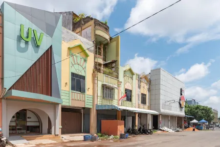 Urbanview Hotel R House Batuaji Отели в г. Sagulung