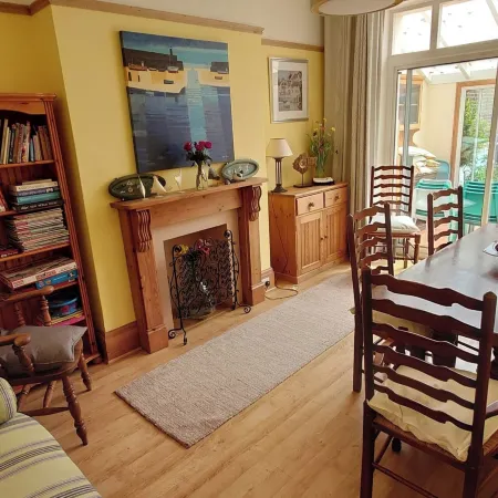 House - Sleeps 8 - Pet Friendly - Garden - Parking