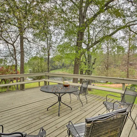 Pet-Friendly Lake Athens Home w/ Fireplace!
