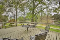 Pet-Friendly Lake Athens Home w/ Fireplace! - WiFi