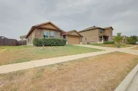 8 Mi to Fort Cavazos! Modern Home w/ Fire Pit - 3 ดาว