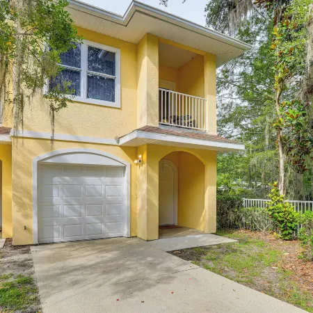 1 Mi to UF! Gator Game Day Retreat w/ Balcony