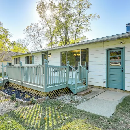 Sand Lake Retreat: Canal Access & Large Yard!