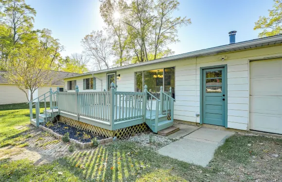 桑德湖度假屋：帶運河通道和大庭院！