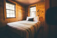 Storybook Northwoods Log Cabin on Lake Superior between Lutsen and Grand Marais