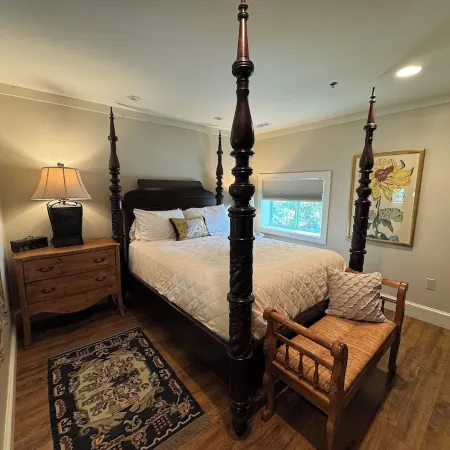 In-Town Luxury 2 Br Apartment - 205 S. 4th Street
