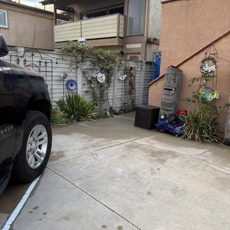 Charming bungalow in Npt  Bch , Dog Friendly, walk to eateries AIR CONDITIONER