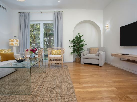 Genteel Home Carlos V