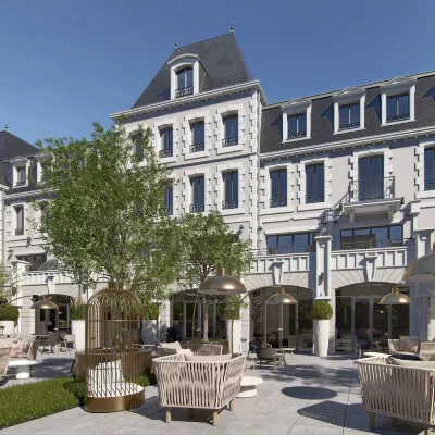 Grand Hôtel de Courtoisville シロン周辺のホテル