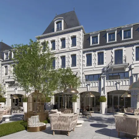 Grand Hôtel de Courtoisville Отели в г. Сен-Мало