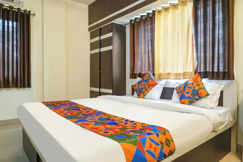 Via the Guest House Hotels in Khadewadi