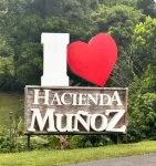 Spacious 5-bedroom house in gated community, private pool and semi-private beach