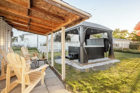 Modern 3-bedroom apartment with spa & jacuzzi, free parking & beautiful view