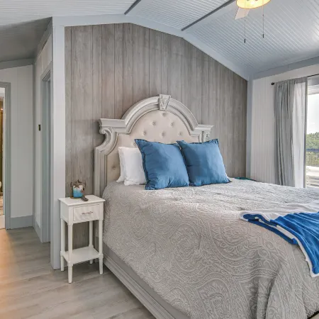 Lake View & Game Room on 3 1/2 Acres, Near Marina