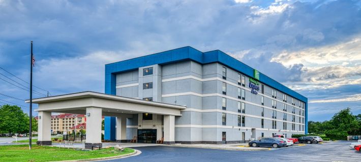 Holiday Inn Express & Suites PIGEON FORGE/NEAR DOLLYWOOD by IHG Hotels in Pigeon Forge