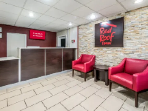 Red Roof Inn & Suites Wapakoneta Hotels in Auglaize County