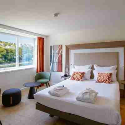 Novotel Lyon Centre-Confluence Bord de Saone Rooms