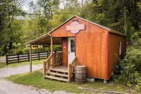 Ridgetop Retreat Cabin at Highland Hideaways - Arcade & Drive-in Theater