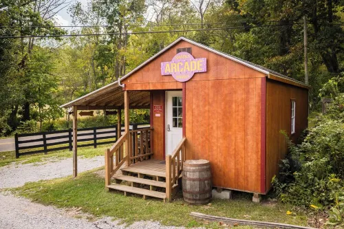 Ridgetop Retreat Cabin at Highland Hideaways - Arcade & Drive-in Theater