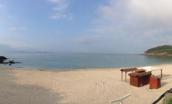 2 Bed Apt Sleeps 4 - Two TVs - Free Parking