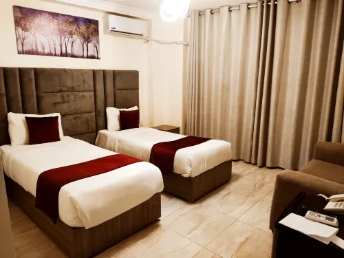 Golden Hotel - Bãi đậu xe