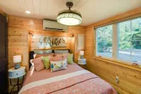 Outdoor Pool and Patio Quiet Whitney Retreat! - 3-Star