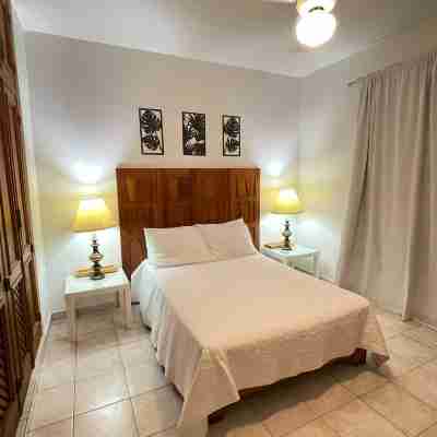 Apartment 5 Mins Walk To The Beach Rooms
