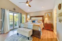 Fire Pit & Grill: Riverfront Home in Arkansas! - parking
